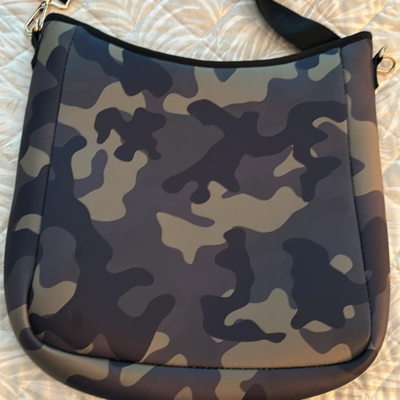 Camo crossbody purse - Picture 3 of 5